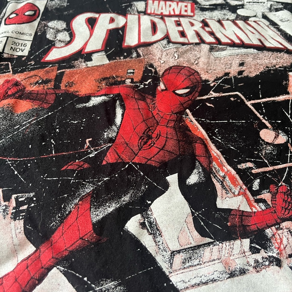 Upcycled custom spiderman crewneck - Picture 2 of 7